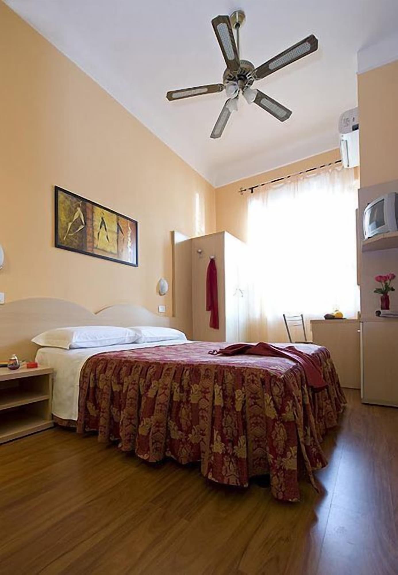ROOM, TRIPLE