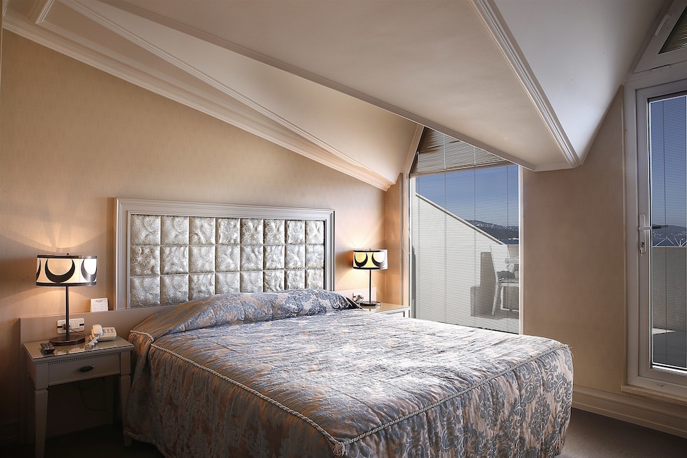 SUPERIOR, SEA VIEW, BALCONY