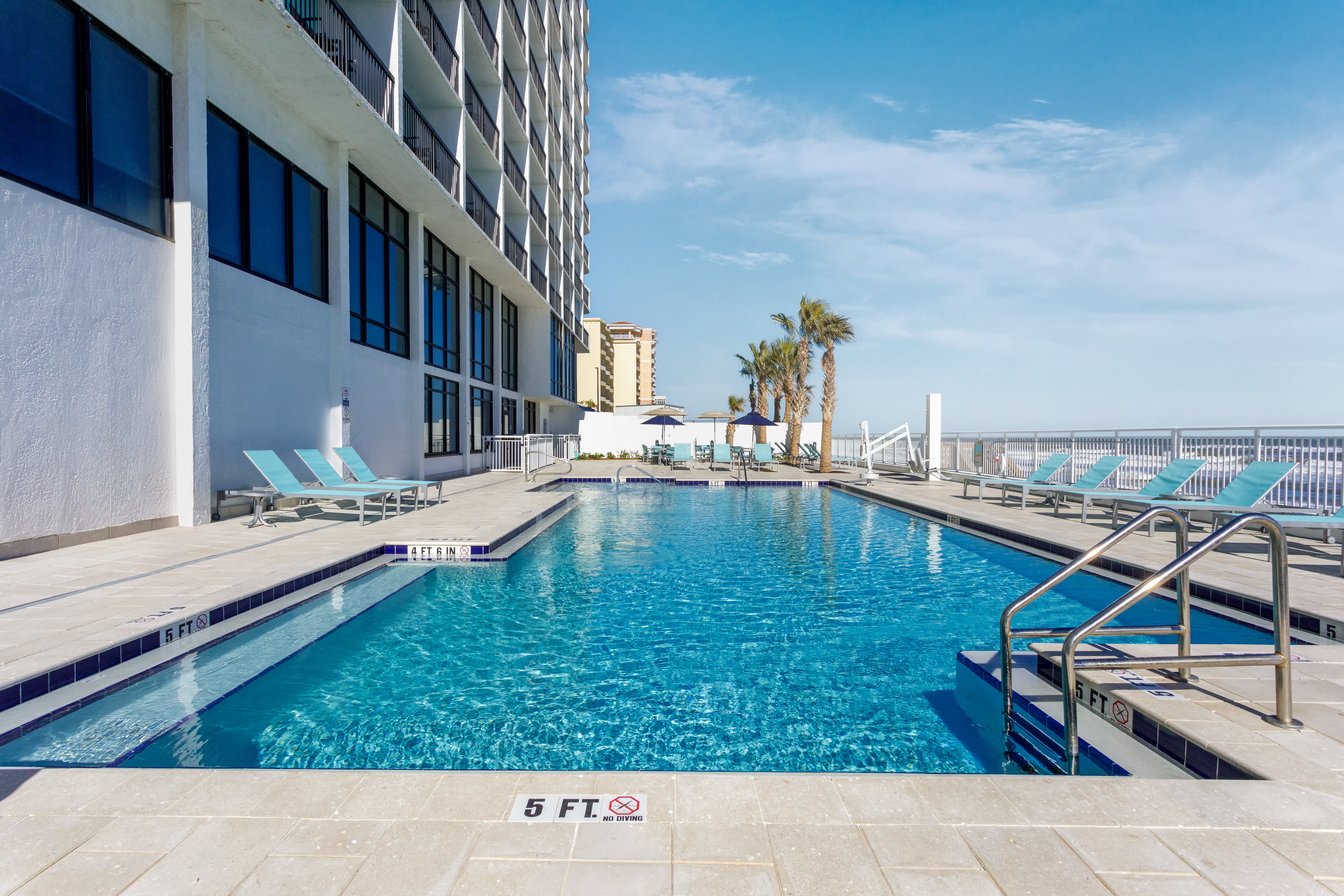 Holiday Inn Express Hotel Suites Oceanfront Daytona Beach Shores 47/48