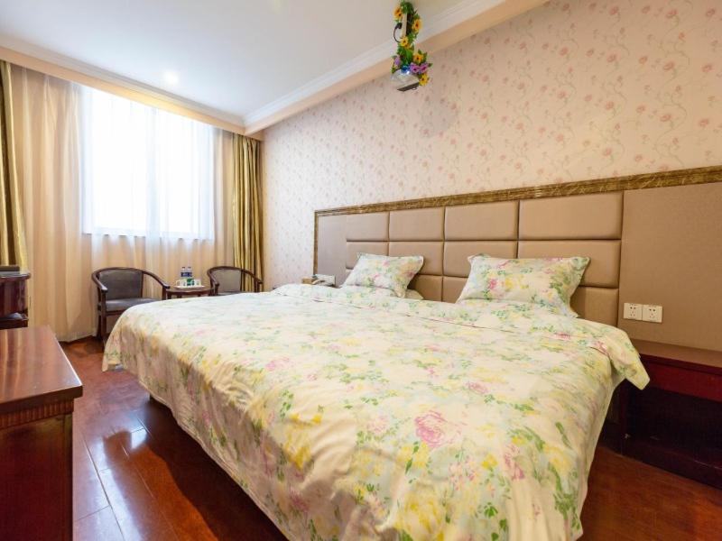 GreenTree Inn ZhenJiang Jurong New Bus Station Express Hotel 25/43