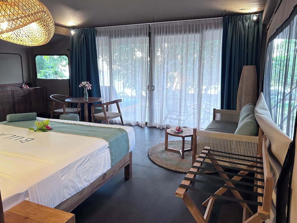 Serenity Island Resort 24/50