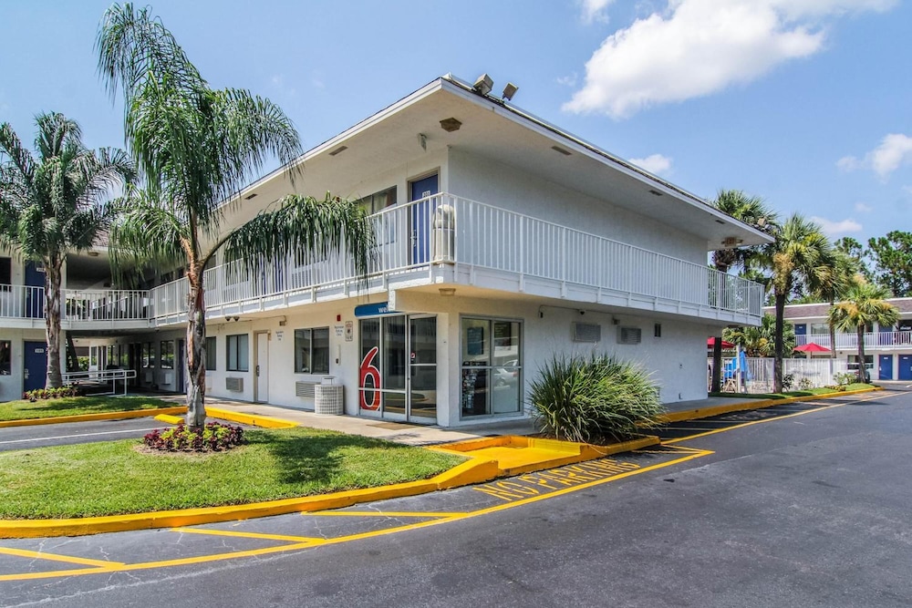 Motel6 Jacksonville, FL - Orange Park 50/60
