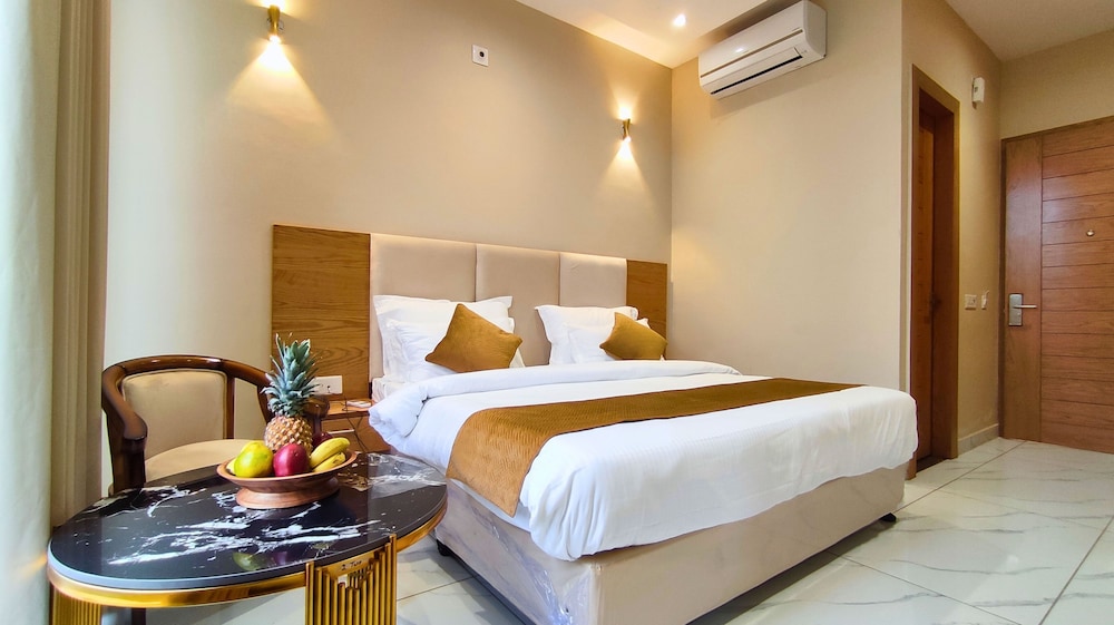 MGR Hotel Moradabad 23/50