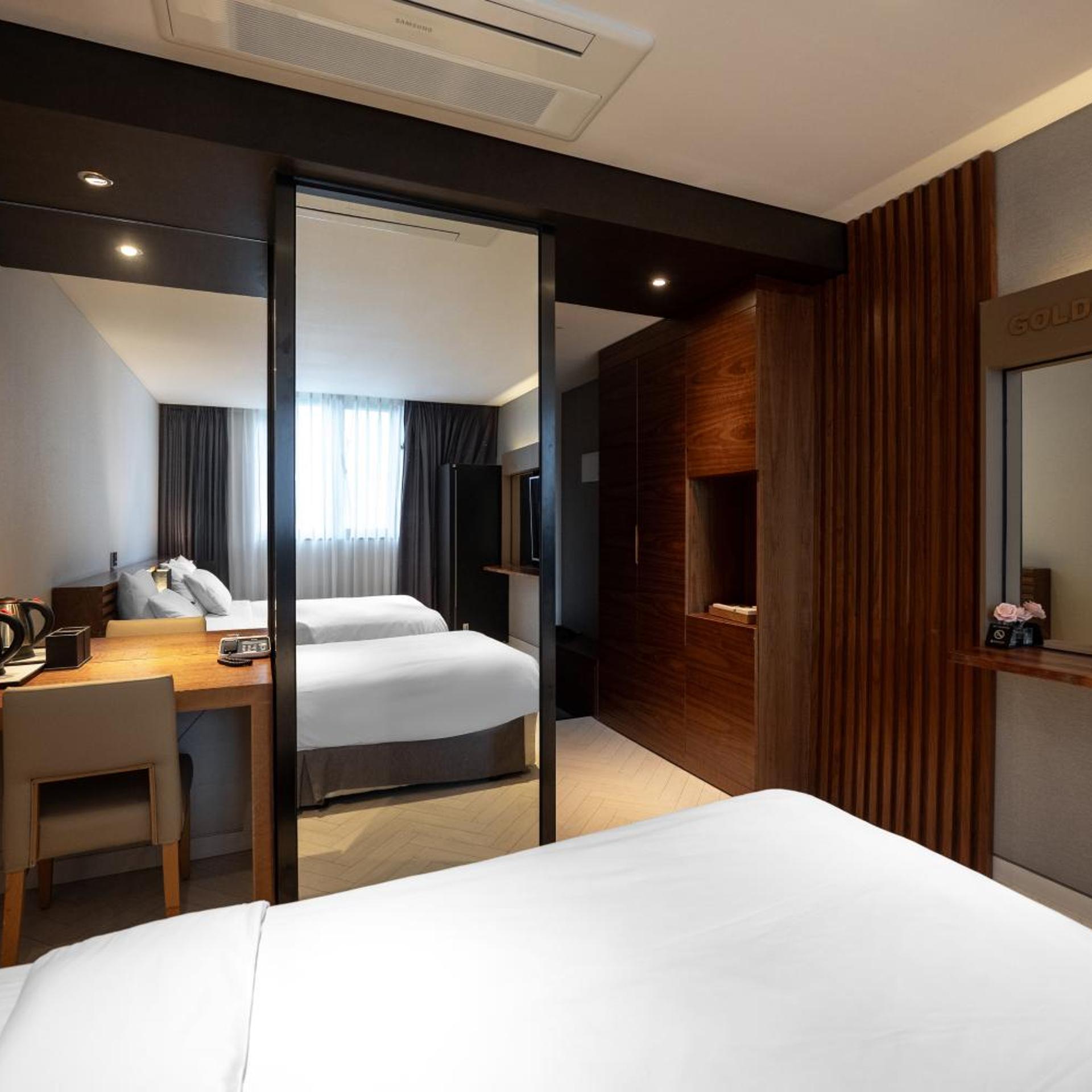 غرفة عائلية بسريرين منفصلين، Golden Business Hotel 8/10