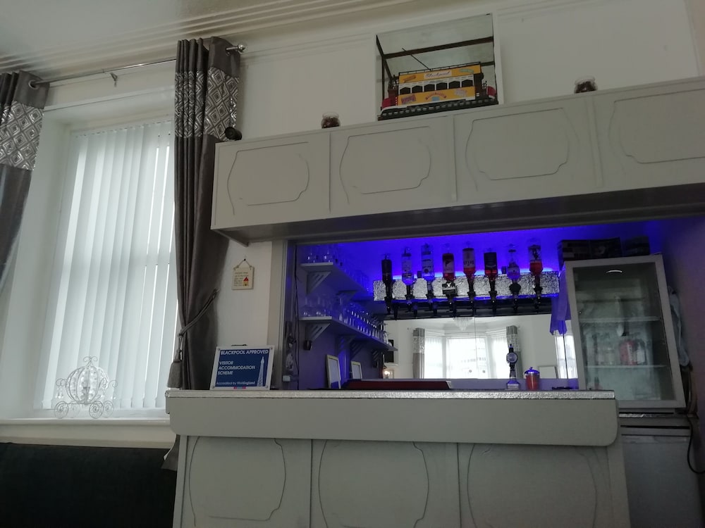 Trianon Guest House 3/30