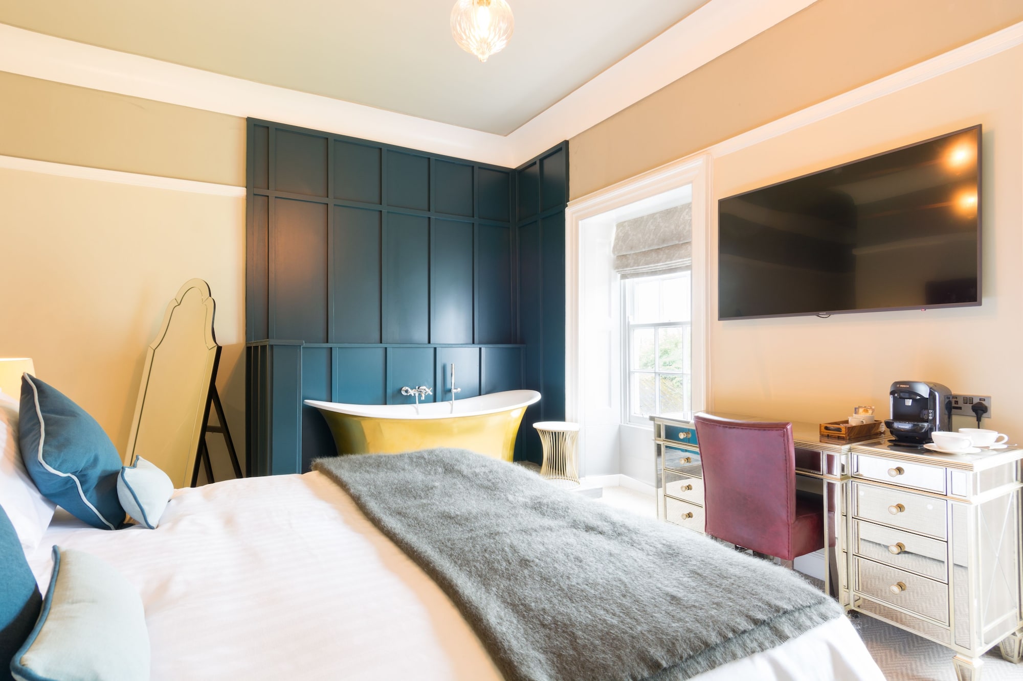SANCTUARY, SUITE
