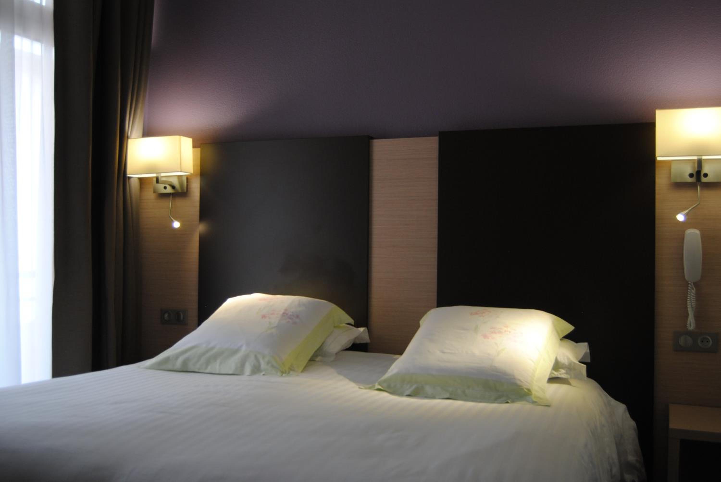 غرفة بسرير مزدوج أو سريرين منفصلين، Hôtel Roc De Massabielle 4/8