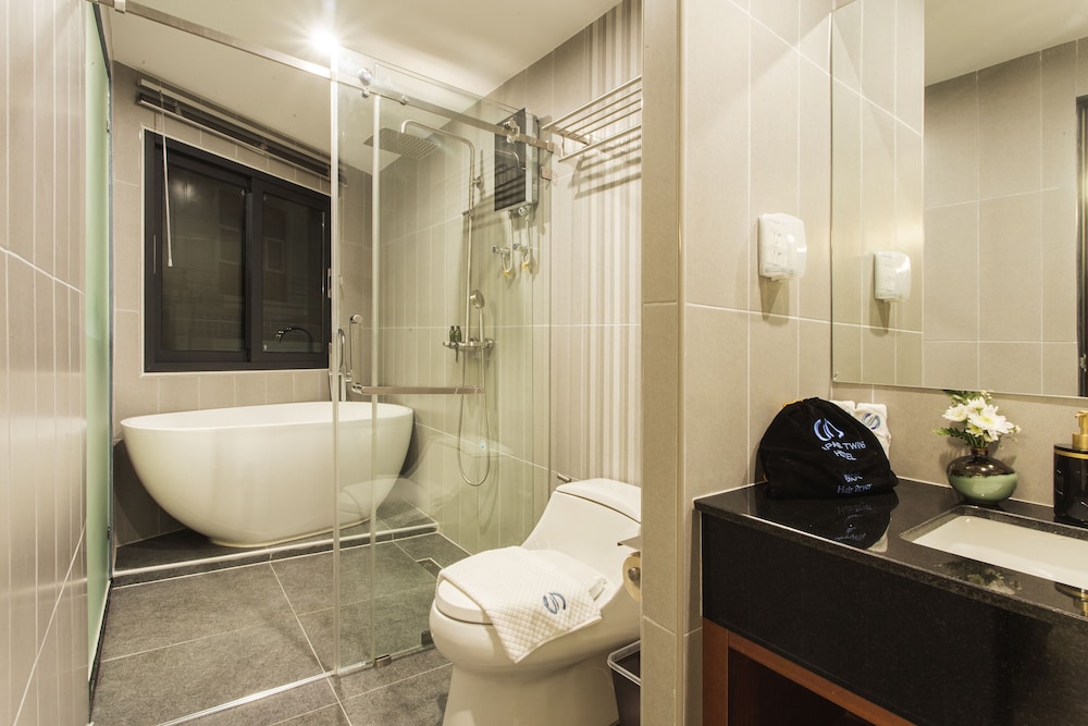 Thapae Twins Hotel 44/50