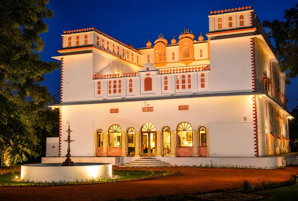 Welcomeheritage Bijayniwas Palace 2/47