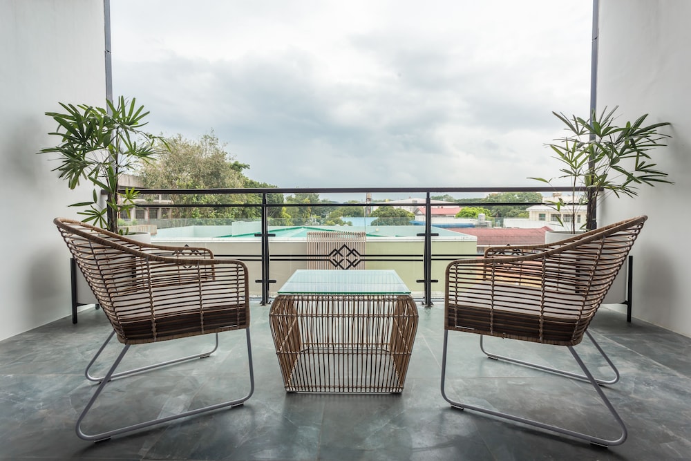 Stonehill Suites 17/65