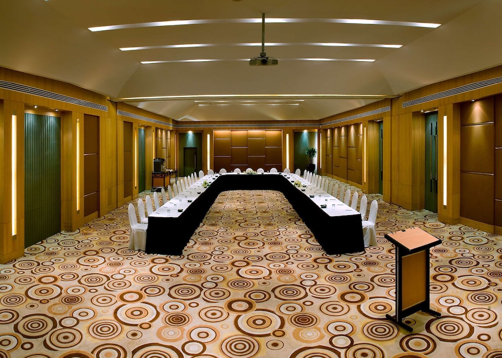 The Lalit Ashok 40/76