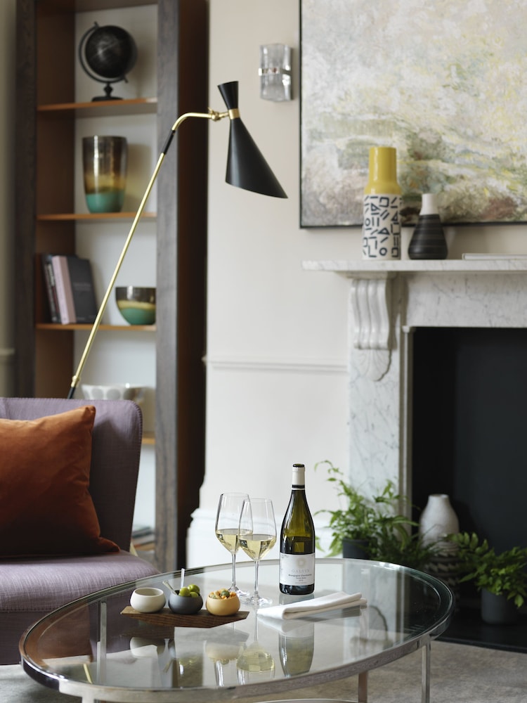 The Athenaeum Hotel & Residences 20/66