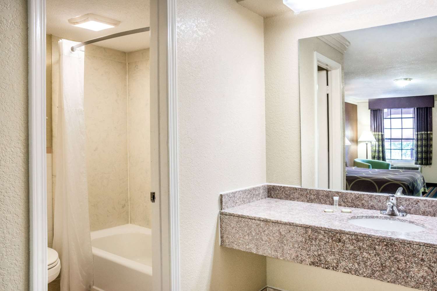 Express Inn & Suites Houston Katy 14/14