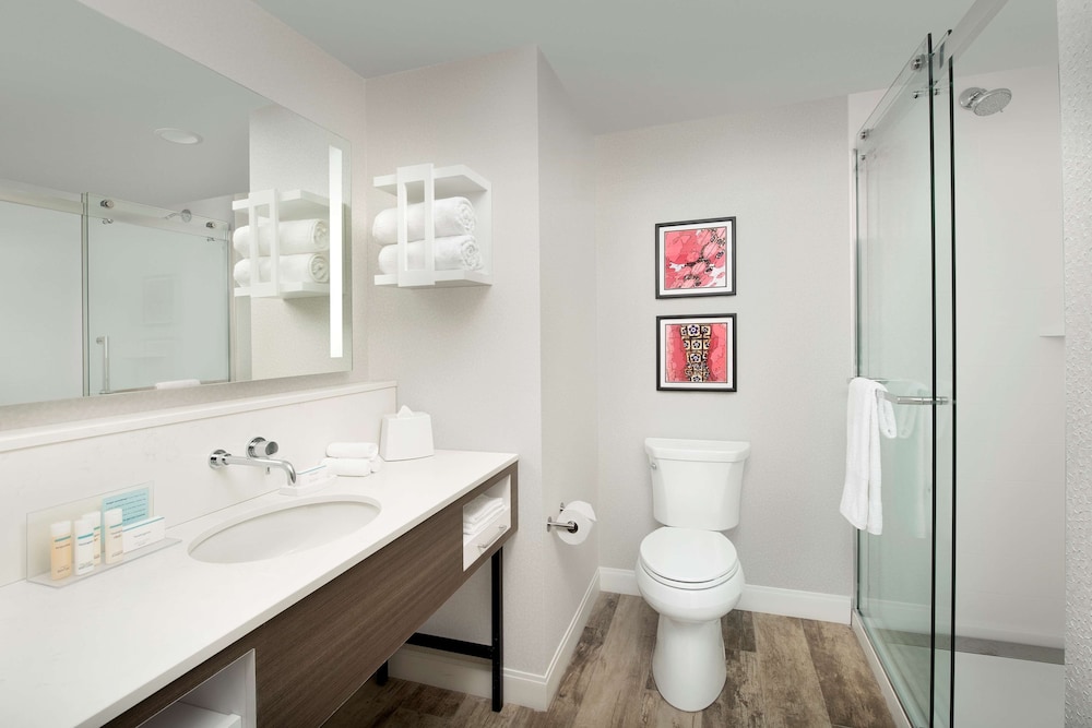 Hampton Inn Boston Logan Airport Chelsea 8/33