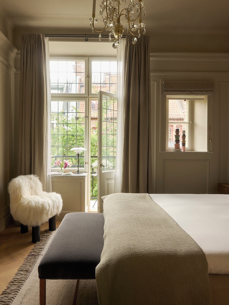 STANDARD, QUEEN BED, GARDEN VIEW
