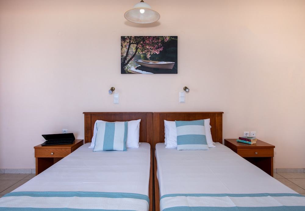 SUNRISE APARTMENTS CRETE 11/50