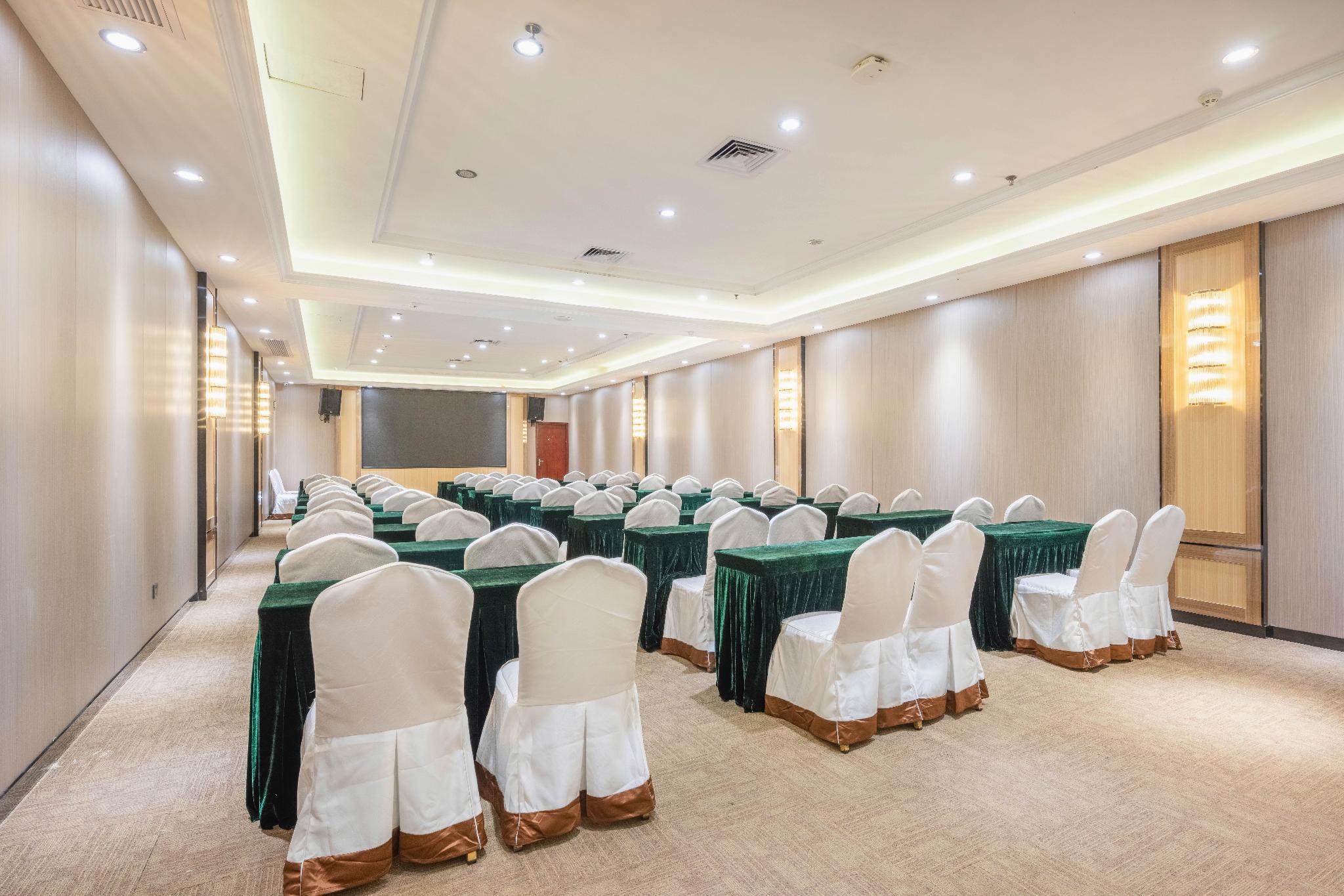 Vienna Hotel (Dongguan Changping Avenue) 47/57