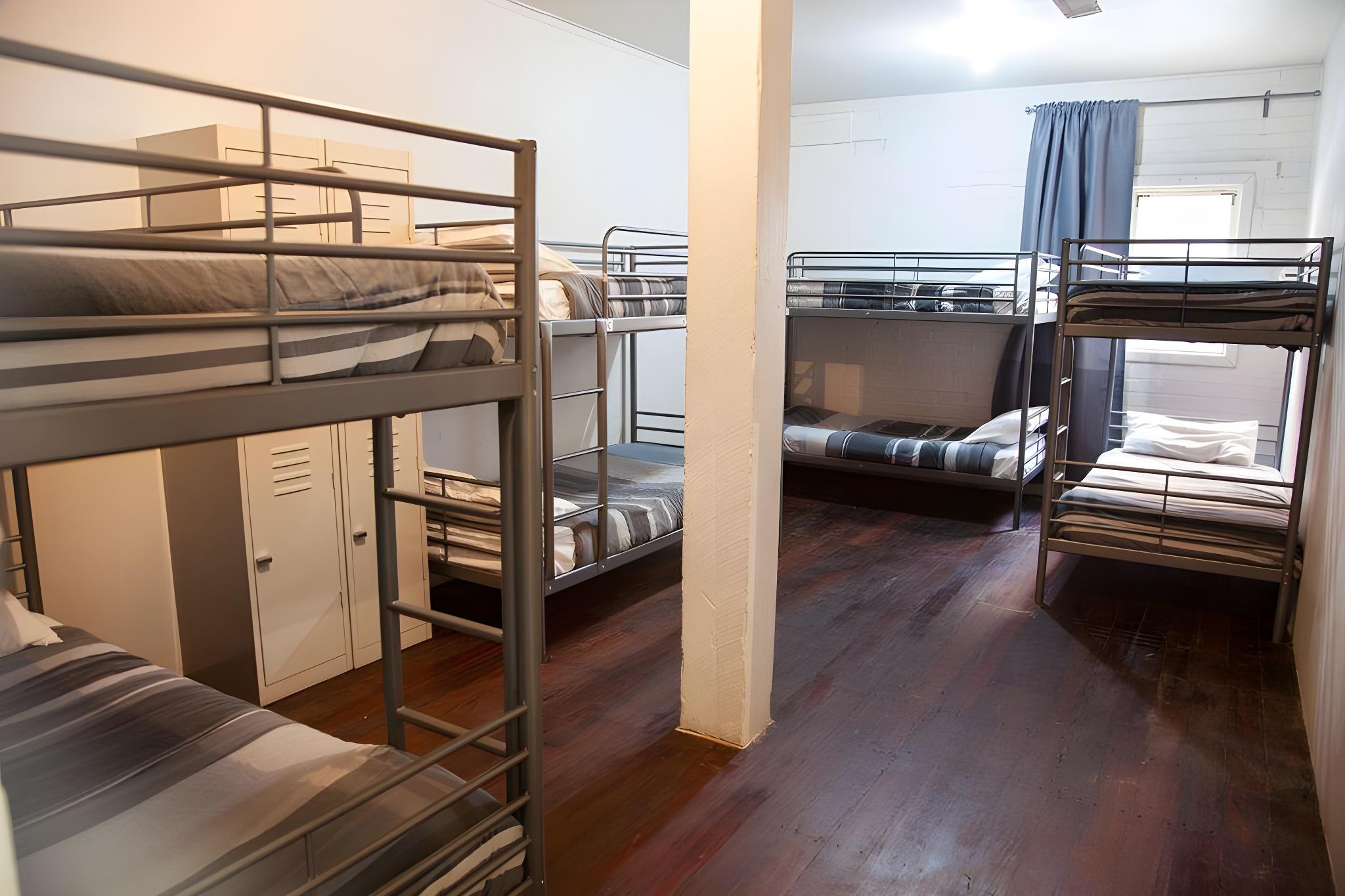 MIXED DORM, 8 PEOPLE