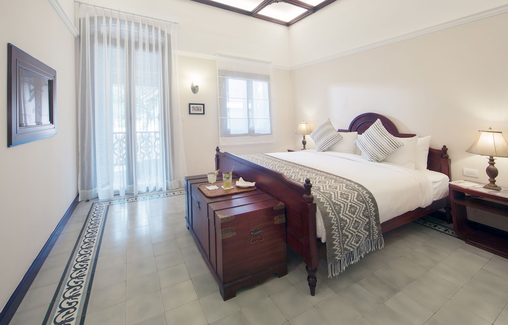 Pavilion, Bungalow, King Bed, Pool or River View