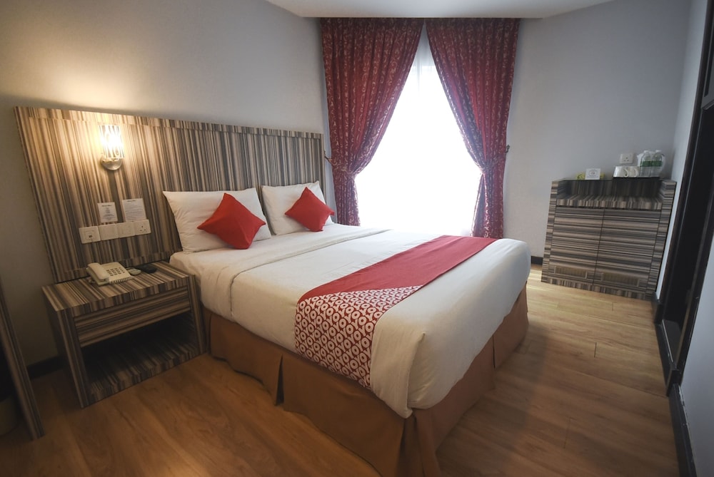 Super OYO 985 Hotel Nur 17/22