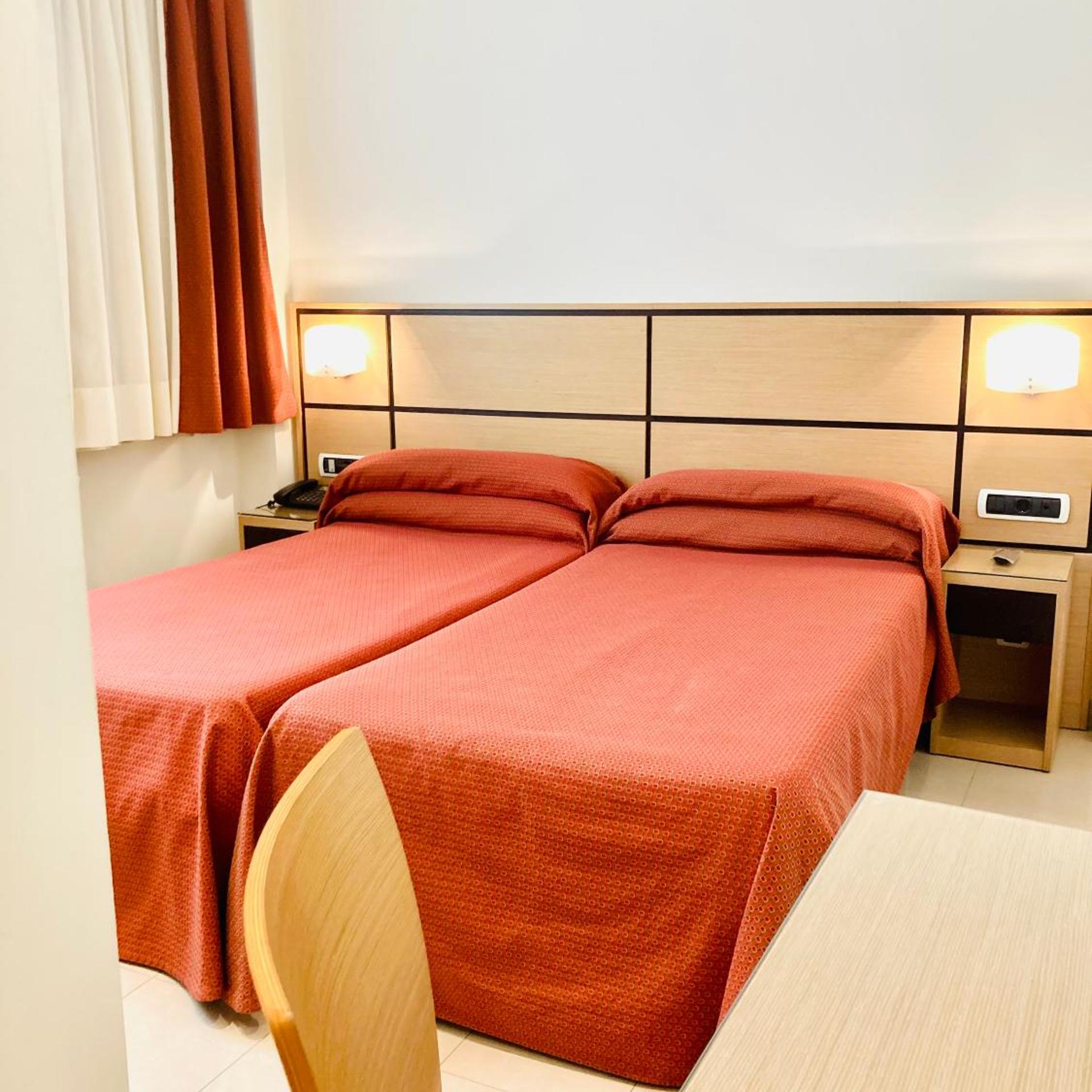 Hotel Dona Lola Castellon 8/50
