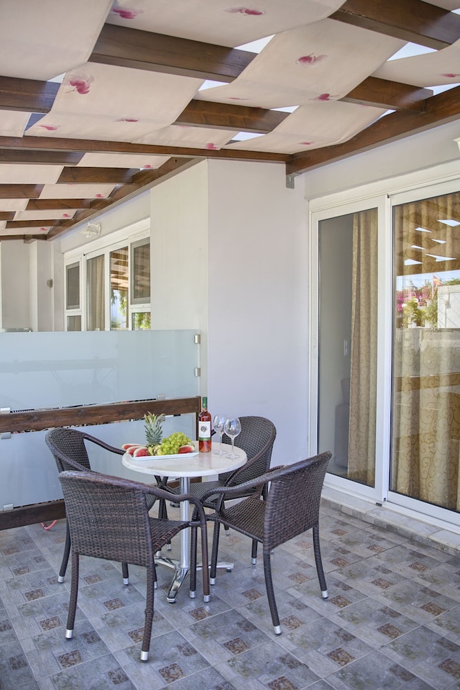 Alia Luxury Suites and Spa 153/169
