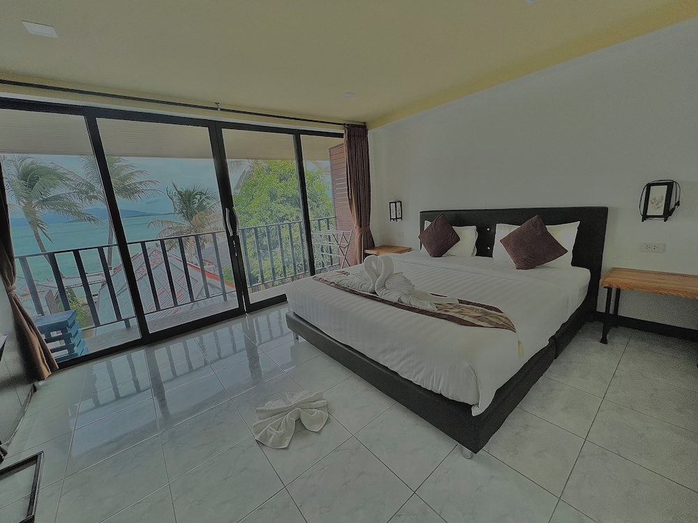 SUPERIOR, SEA VIEW