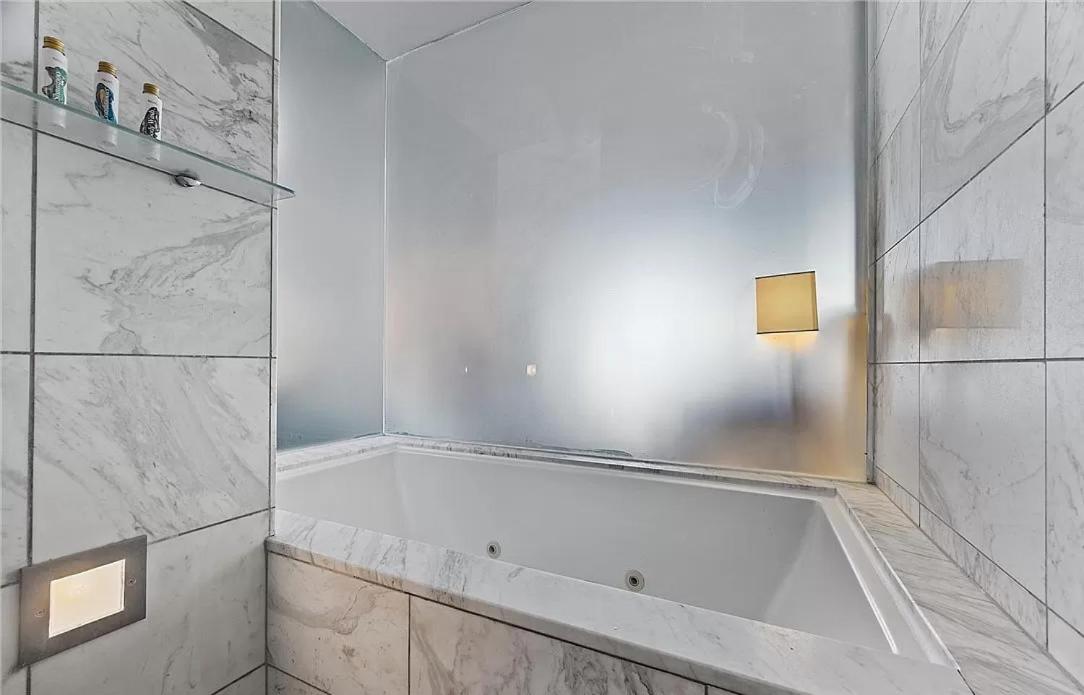 Luxury Hotel Suite With Private Strip View Balcony 12/13