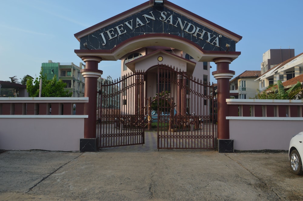 Hotel Jeevan Sandhya 17/22
