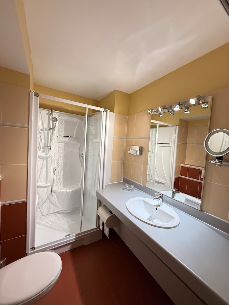 The Originals City, Hotel Le Boeuf Rouge, Saint-Junien 54/56