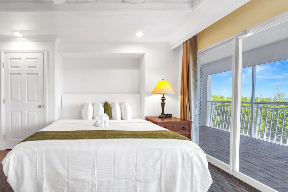 Studio, King Bed, Ocean View, Balcony
