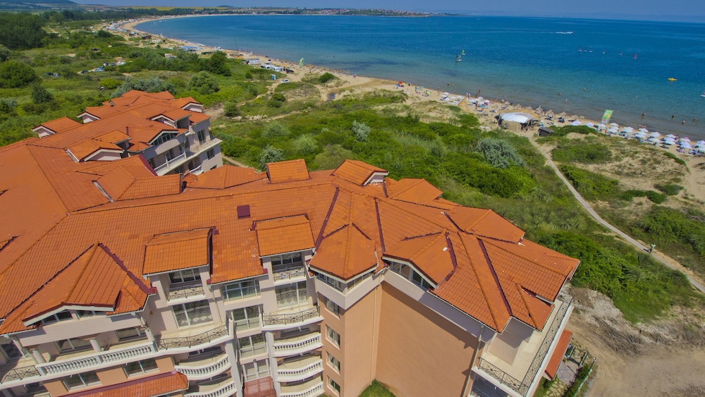 Hacienda Beach Resort 2/70