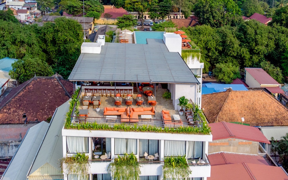 Penh House Hotel 4/74