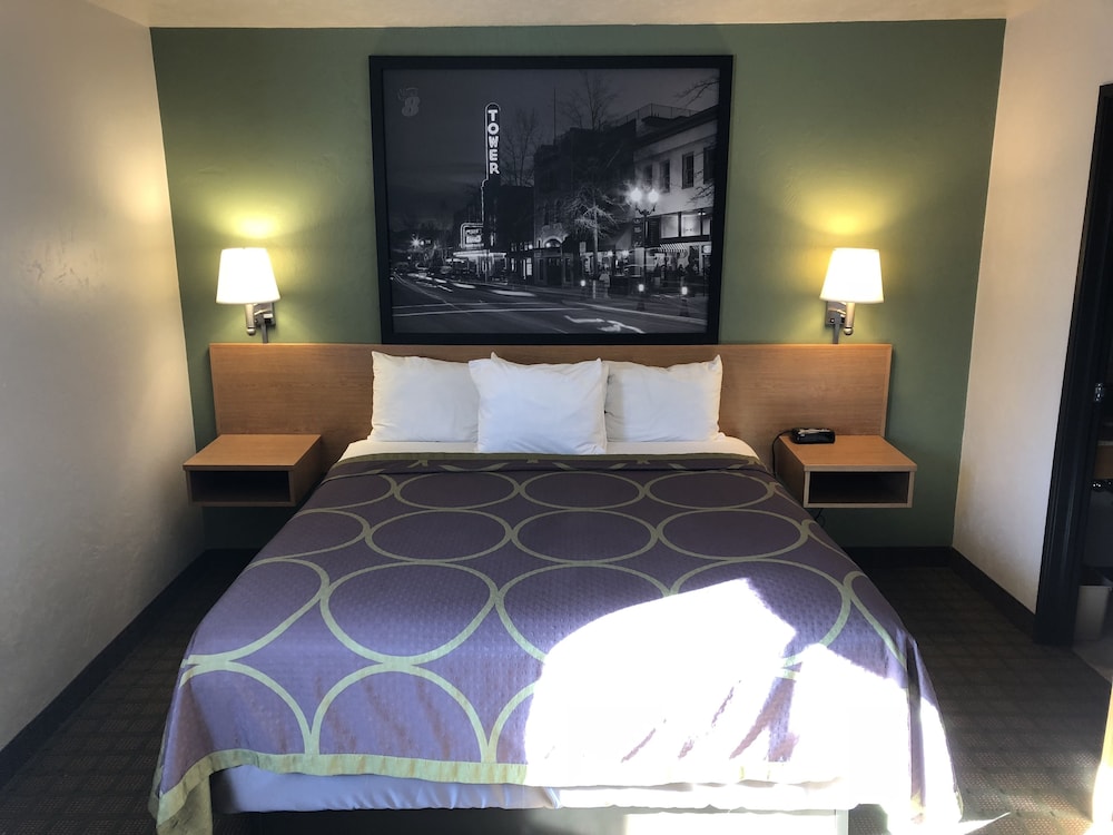Super 8 By Wyndham Bend OR 17/50