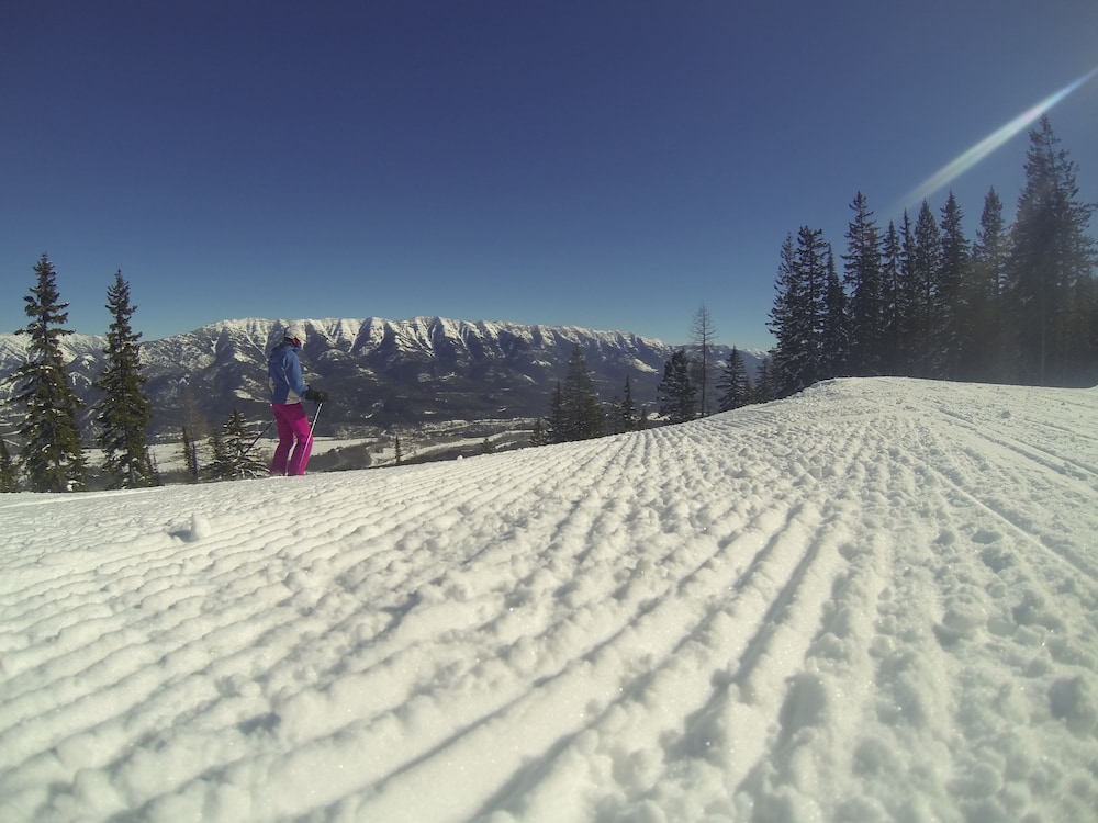Fernie Slopeside Lodge 16/20