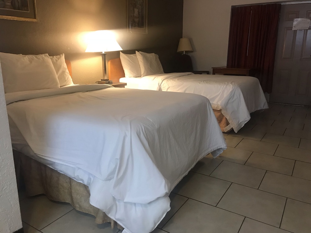 Bear Mount Inn And Suites 22/40