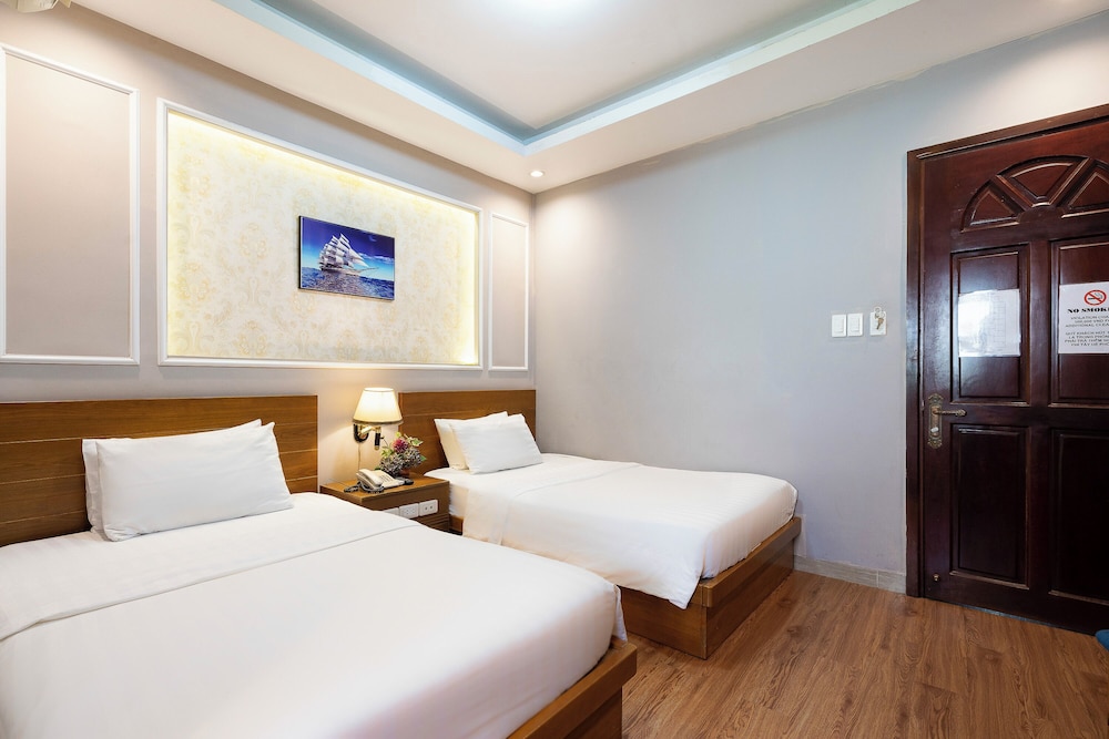 DELUXE, DOUBLE OR TWIN BED