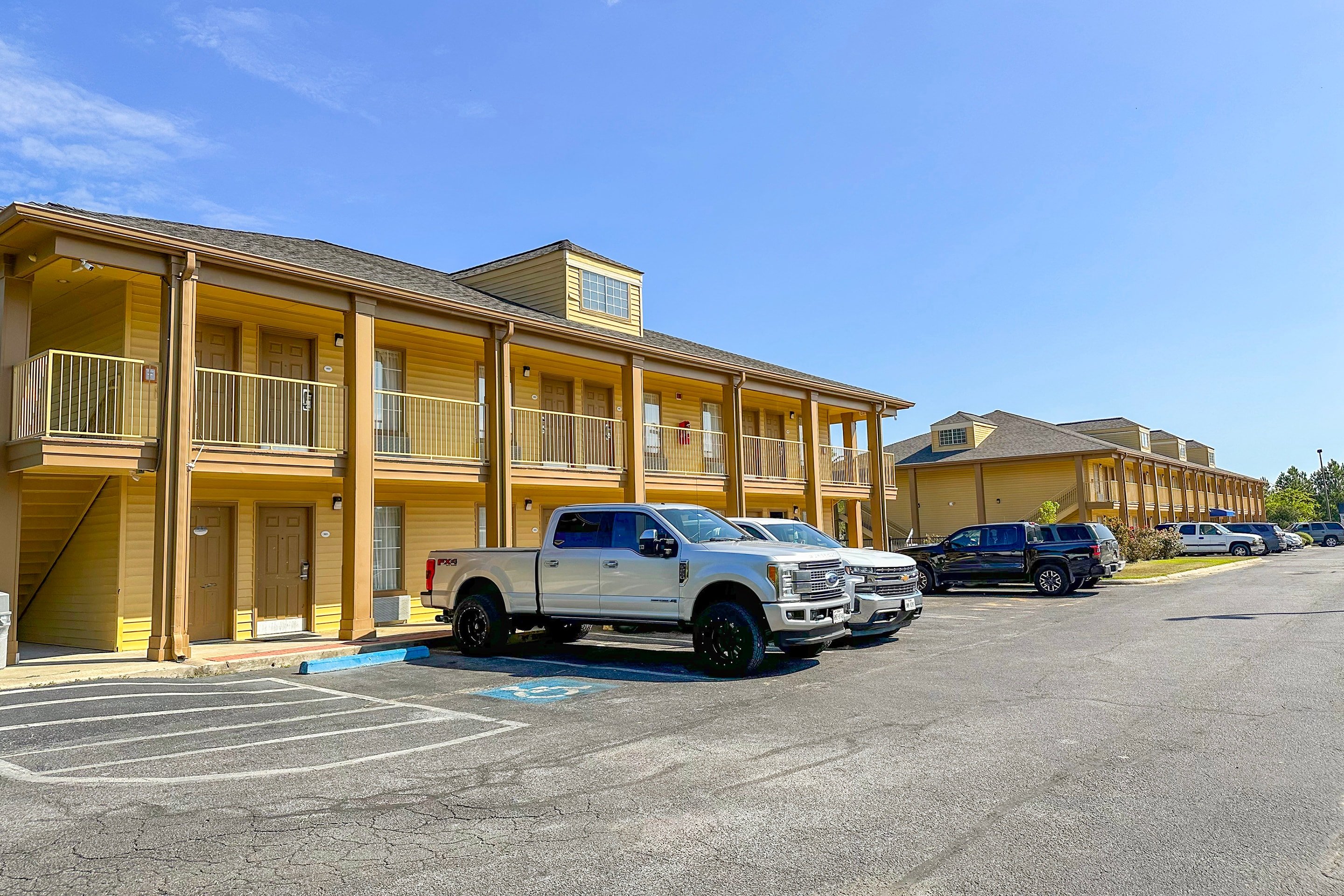 Bonita Lakes Inn by Capital O Meridian I20 57/68