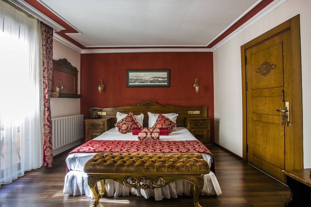 SUPERIOR, DOUBLE BED, COURTYARD AREA