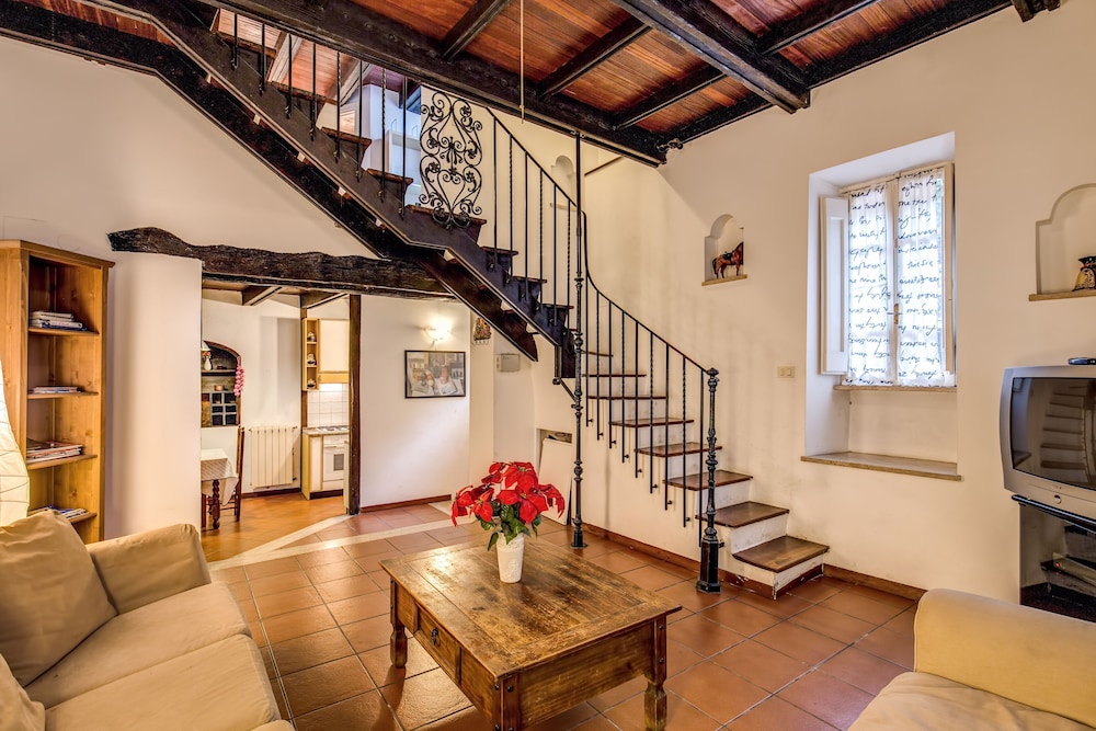 The House In Trastevere 34/48