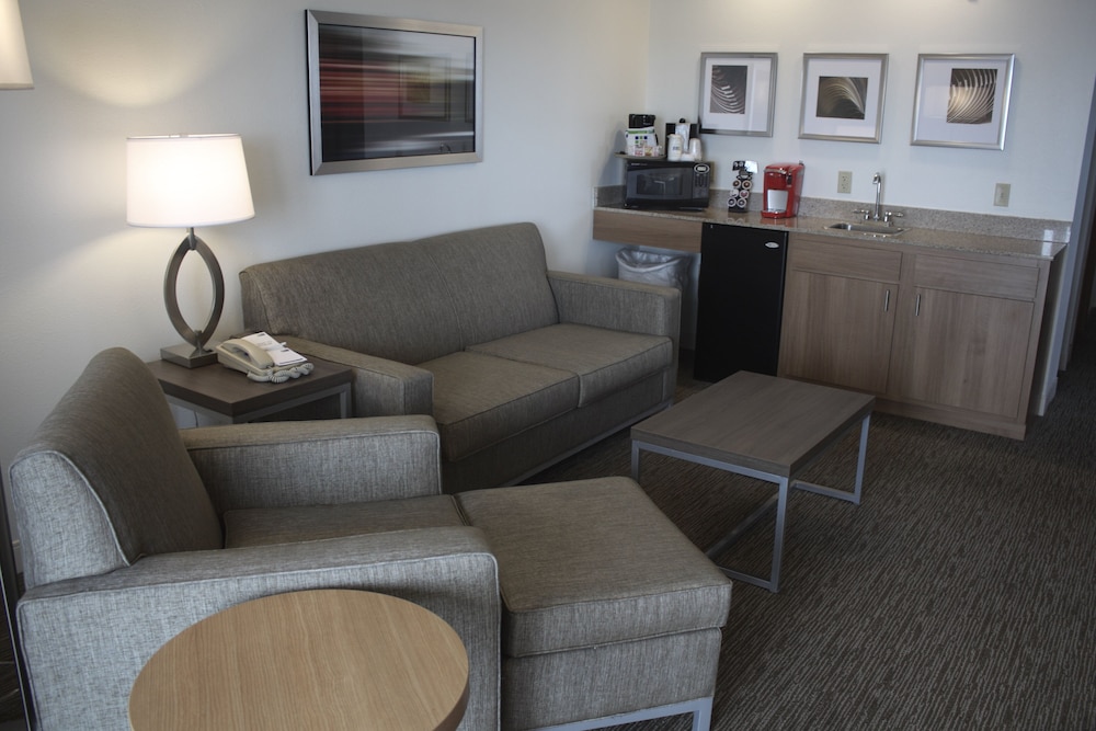 Holiday Inn Express Munising-Lakeview 52/68