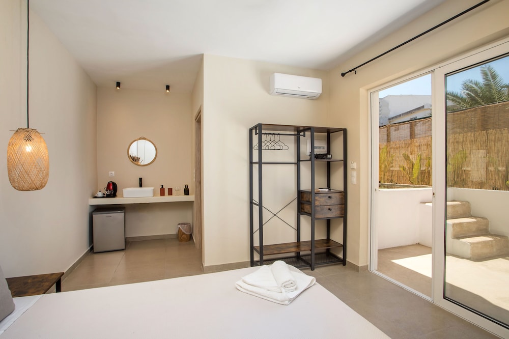 Atma Beach Rooms & Suites 16/27