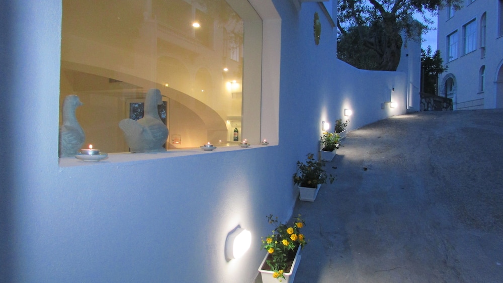 Boutique Hotel Helios - Adults Only 69/74