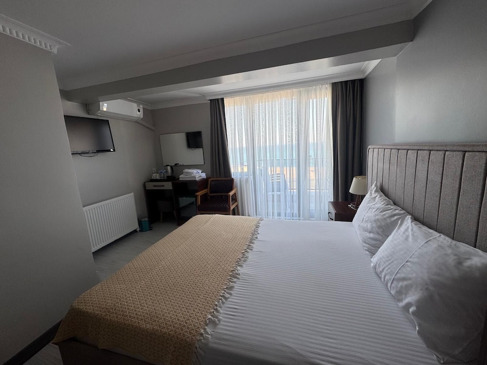 غرفة قياسية بسرير مزدوج بإطلالة على الحديقة، Airport Kumsal Otel 2/6