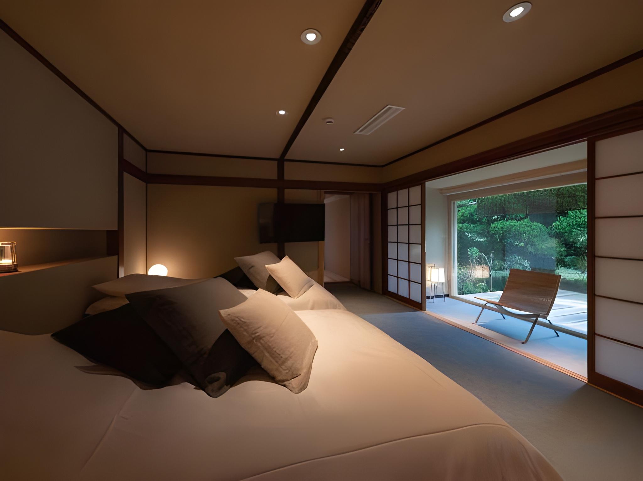 Japanese Western, Twin Beds, Cypress Bath