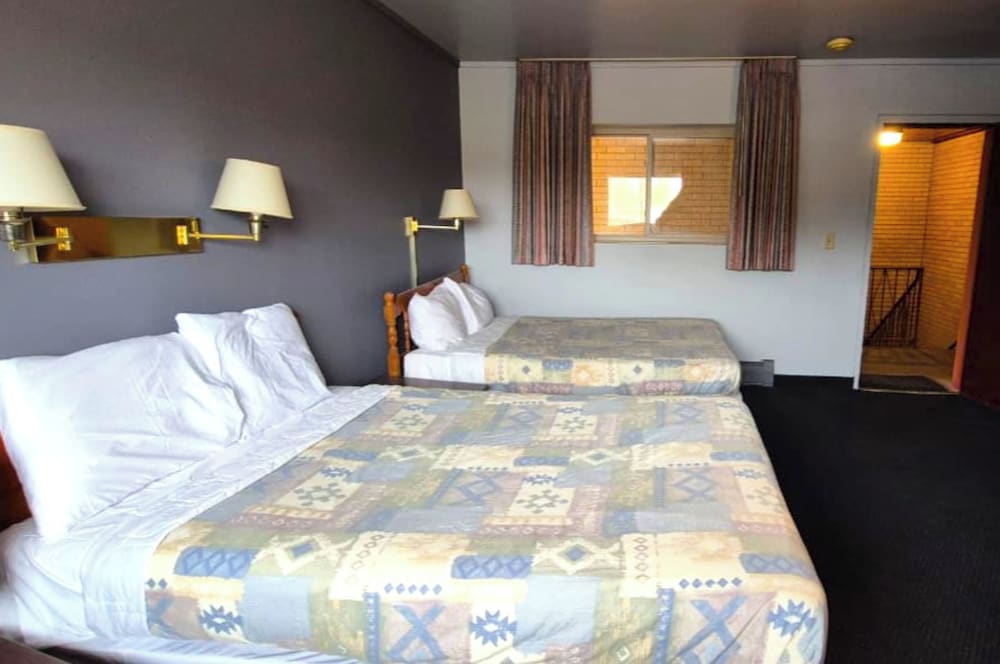 Capital O Swan Inn Comstock Park 17/57
