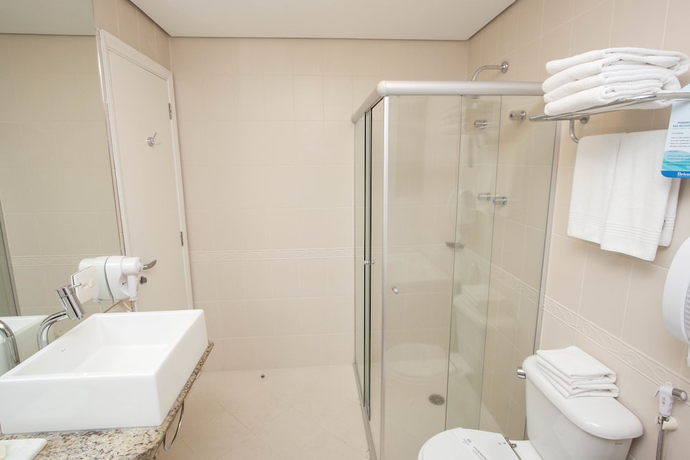 Bristol International Airport Hotel 48/50