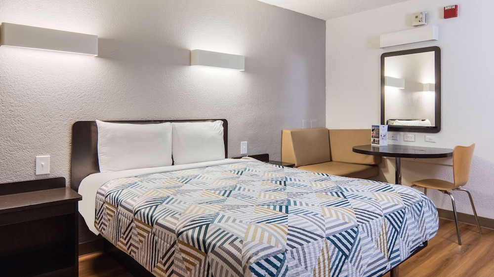 Motel6 Addison, TX - Dallas 20/56