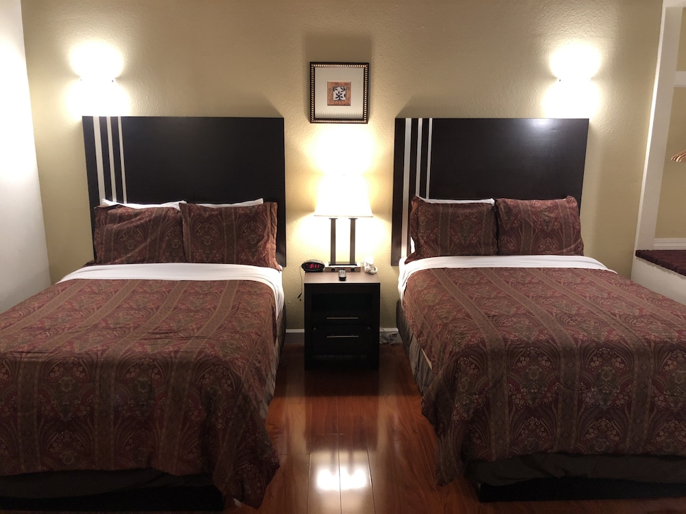 Lombard Plaza Motel 6/64