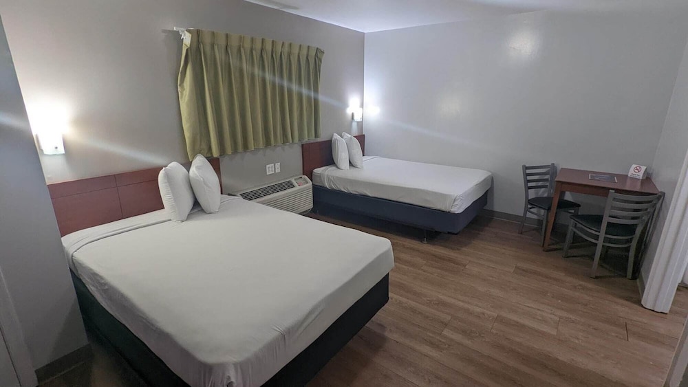 Standard, 2 Double Beds, Kitchenette